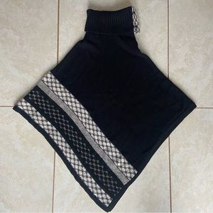 Small White House black market no sleeves poncho